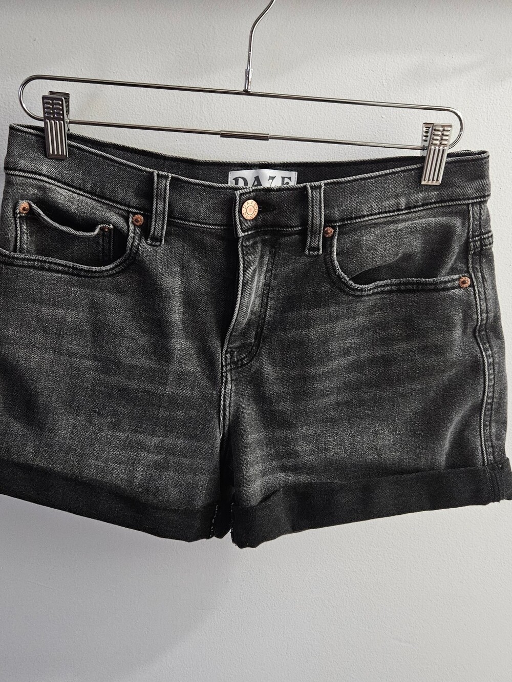 Daze Womens "Dad's Girl" Rolled Cuff Jean Short 29 Black/Grey Like New High Rise